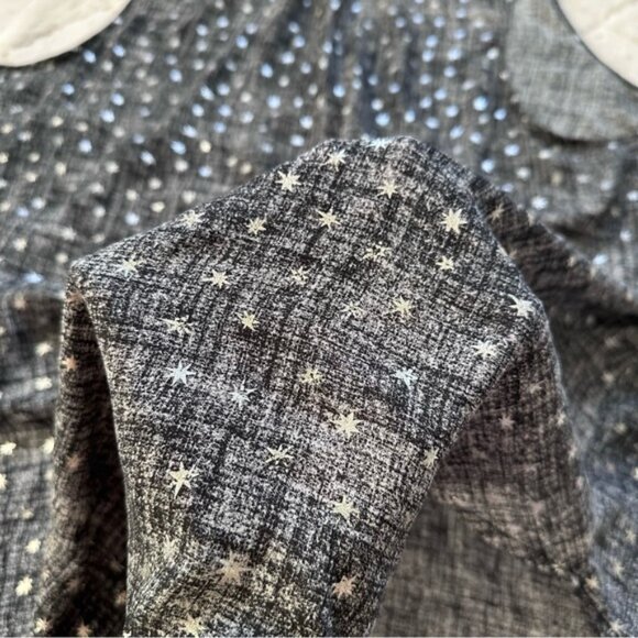 Torrid | Metallic Gray Star Pattern Flowy Tank Top Sleeveless Blouse | Size 3 - Picture 5 of 9